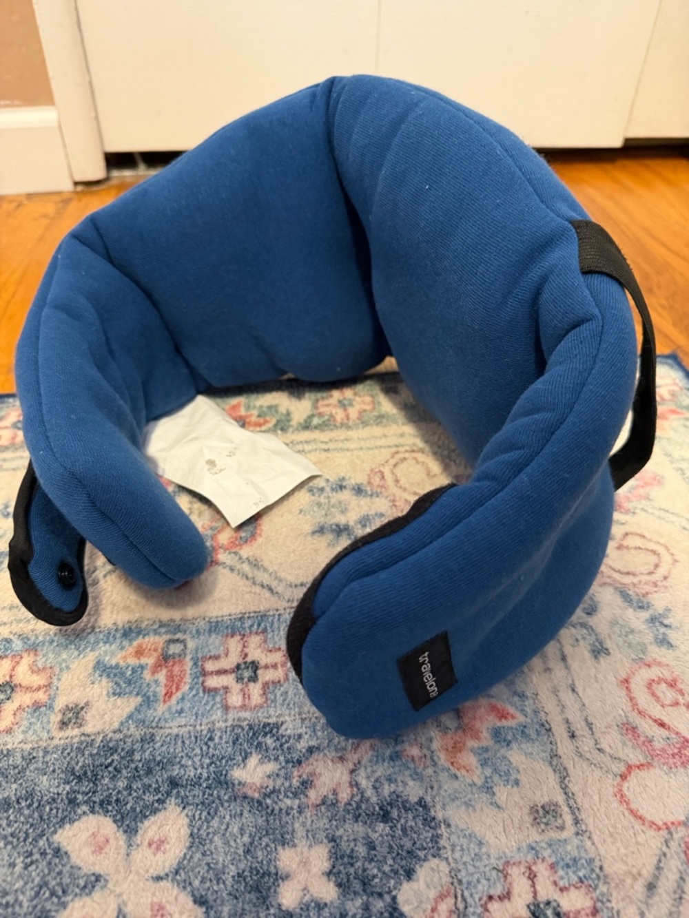 Travelon neck wrap pillow